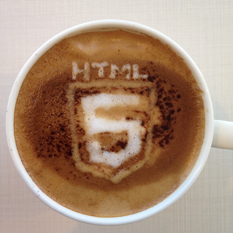 html5 logo in coffee cup